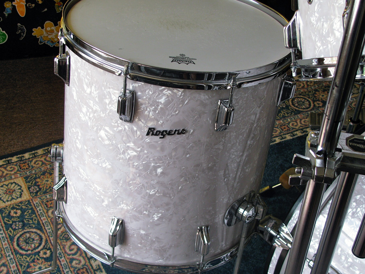Rogers 16" floor tom finished.
